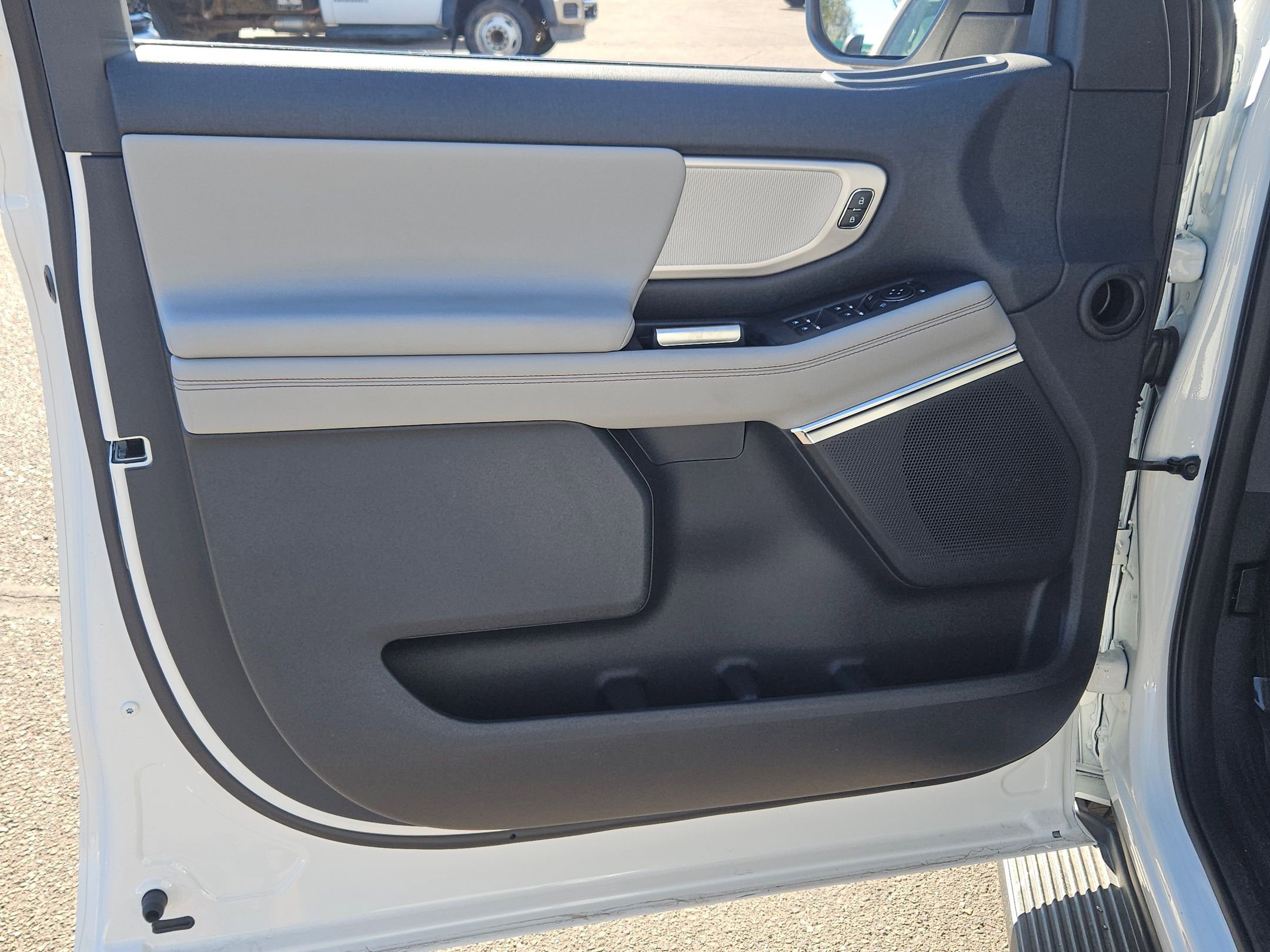 New 2025 Ford Expedition Active image 11