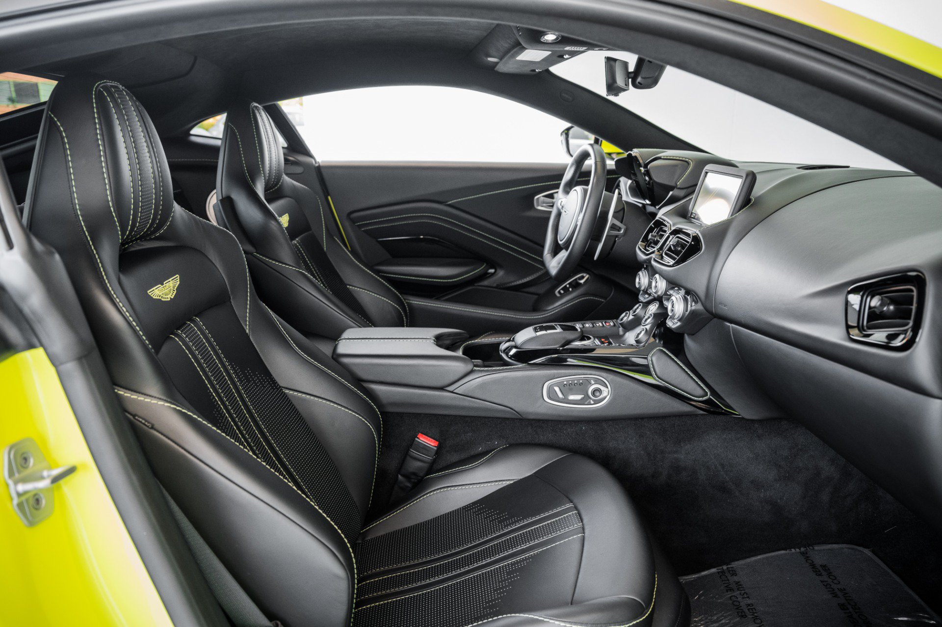 Used 2020 Aston Martin V8 Vantage Coupe RWD image 15