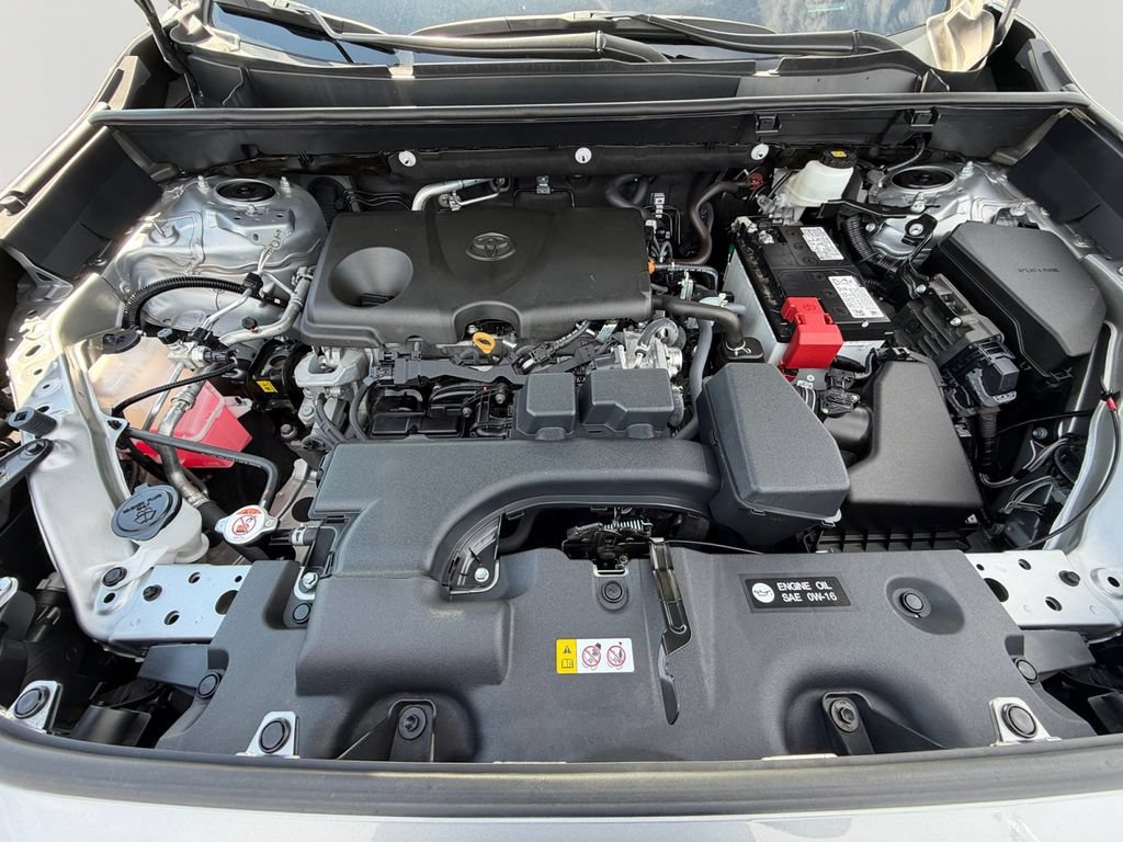Used 2025 Toyota RAV4 LE AWD/4WD image 9