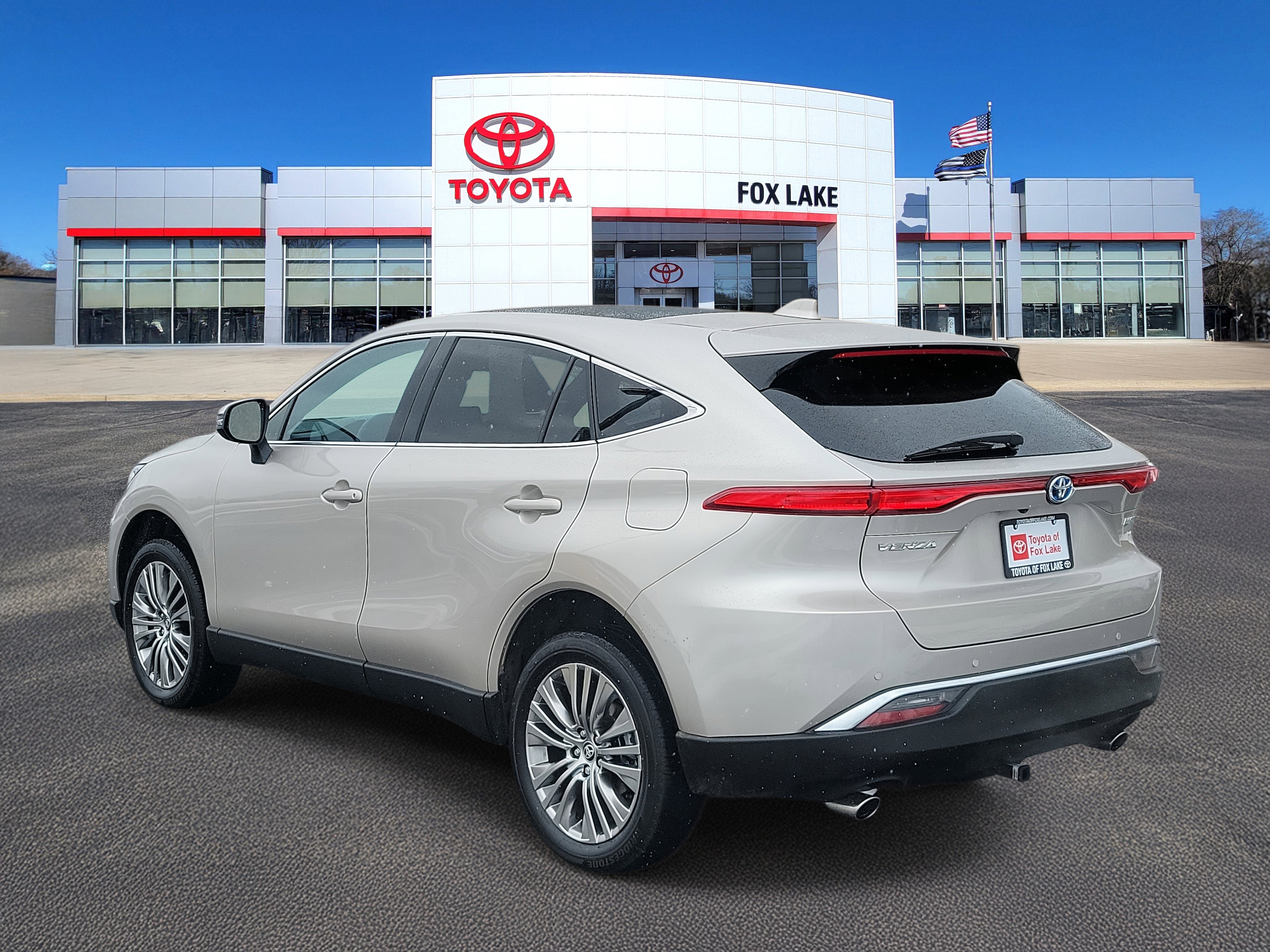 Used 2023 Toyota Venza Limited image 3