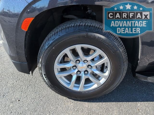 Used 2024 Chevrolet Suburban LT image 3