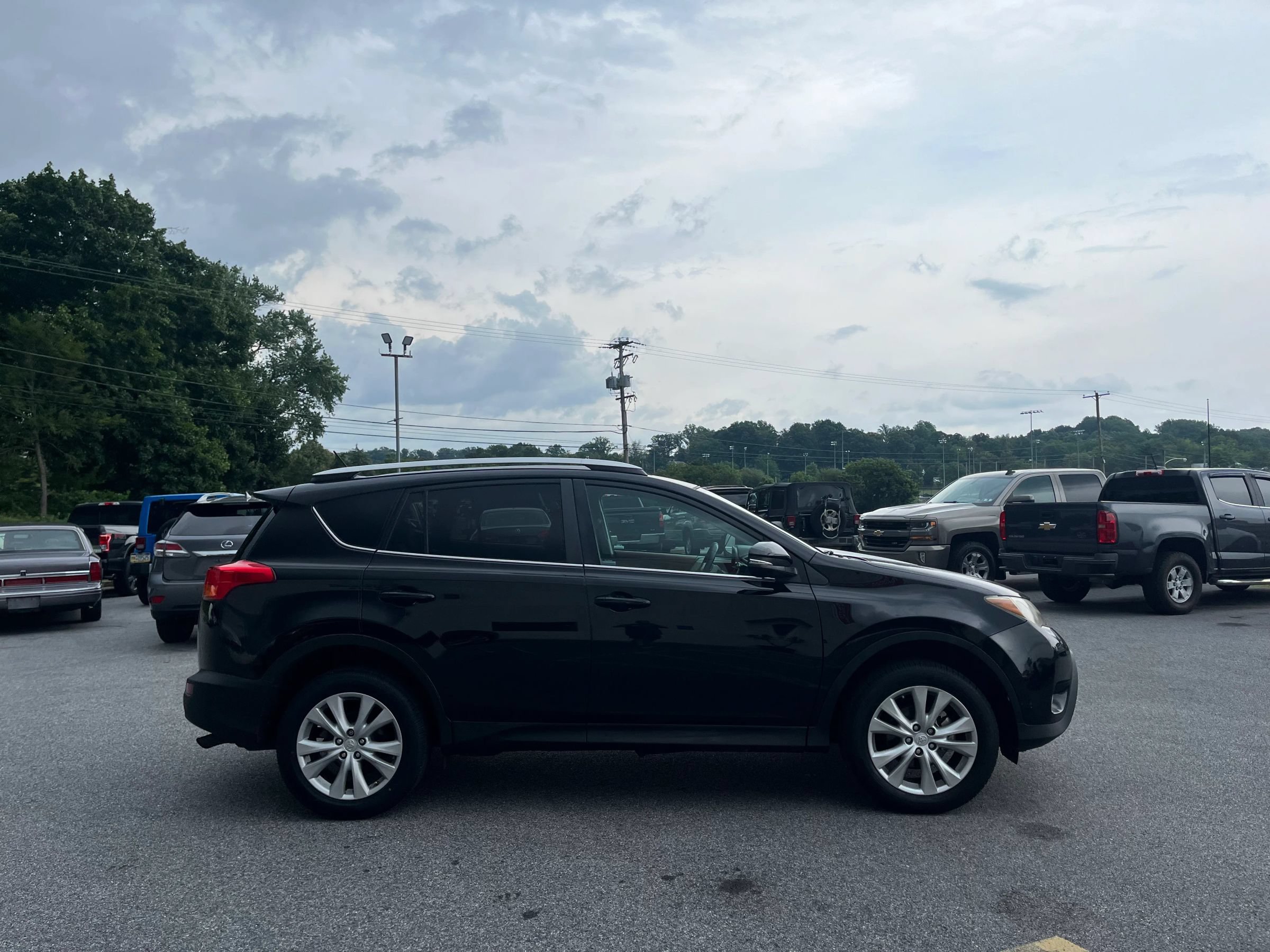 Used 2013 Toyota RAV4 Limited AWD/4WD image 5