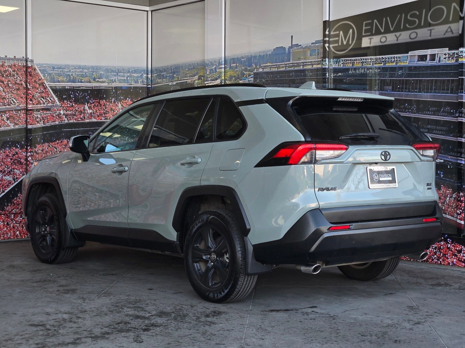 Used 2021 Toyota RAV4 XLE w/ XLE Grade Weather Package image 5