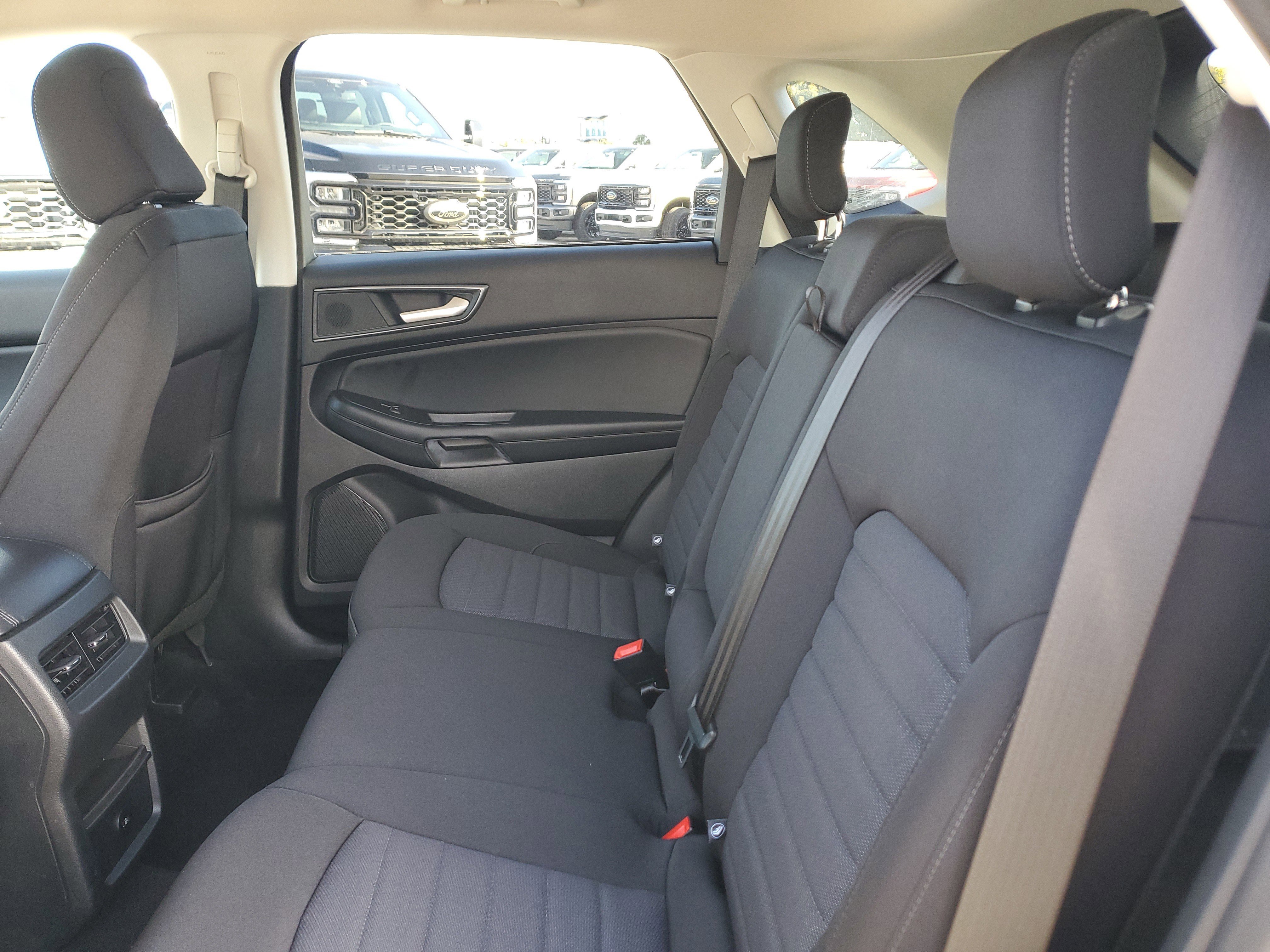 Used 2024 Ford Edge SE w/ Black Appearance Package image 19