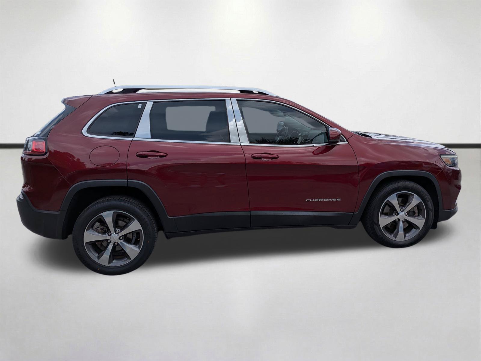 Used 2019 Jeep Cherokee Limited FWD image 3