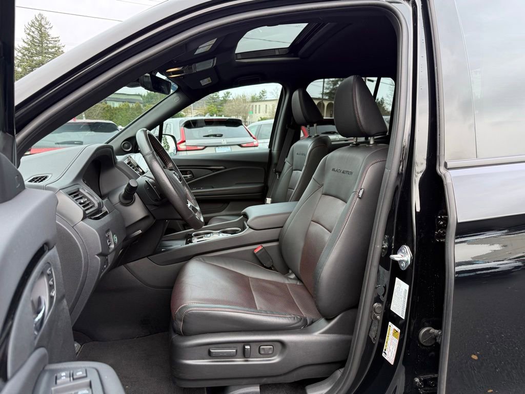 Certified 2025 Honda Ridgeline Black Edition image 14