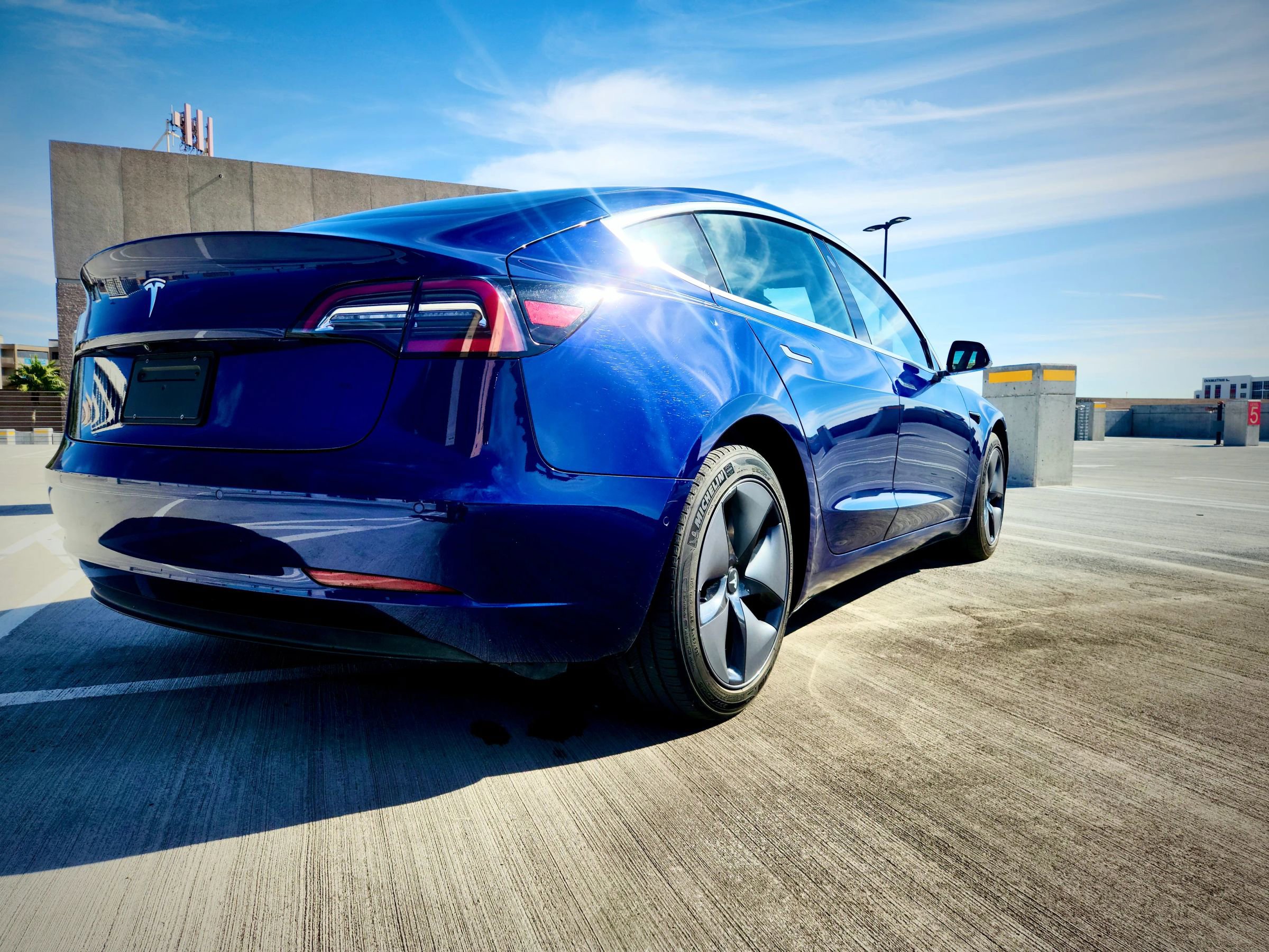 Used 2018 Tesla Model 3 Mid Range RWD image 3