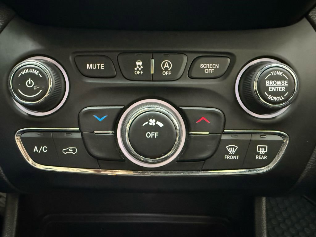 Used 2020 Jeep Cherokee Latitude Plus image 19