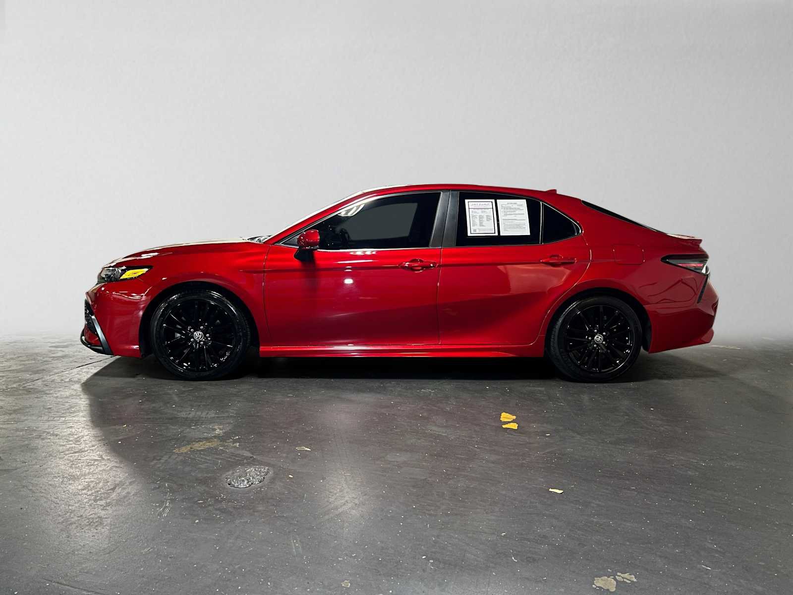 Used 2022 Toyota Camry SE w/ Audio Upgrade Package FWD image 6
