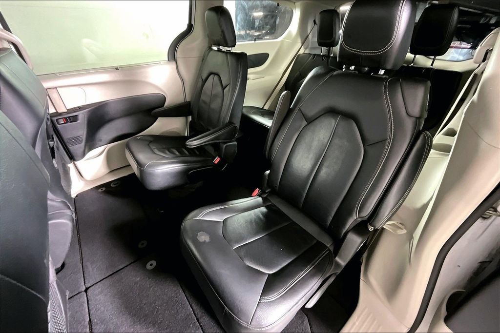 Used 2022 Chrysler Pacifica Touring-L FWD image 22