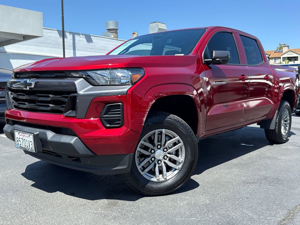 Used 2023 Chevrolet Colorado LT AWD/4WD image 2