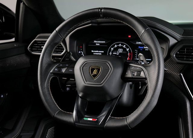 Used 2022 Lamborghini Urus image 14