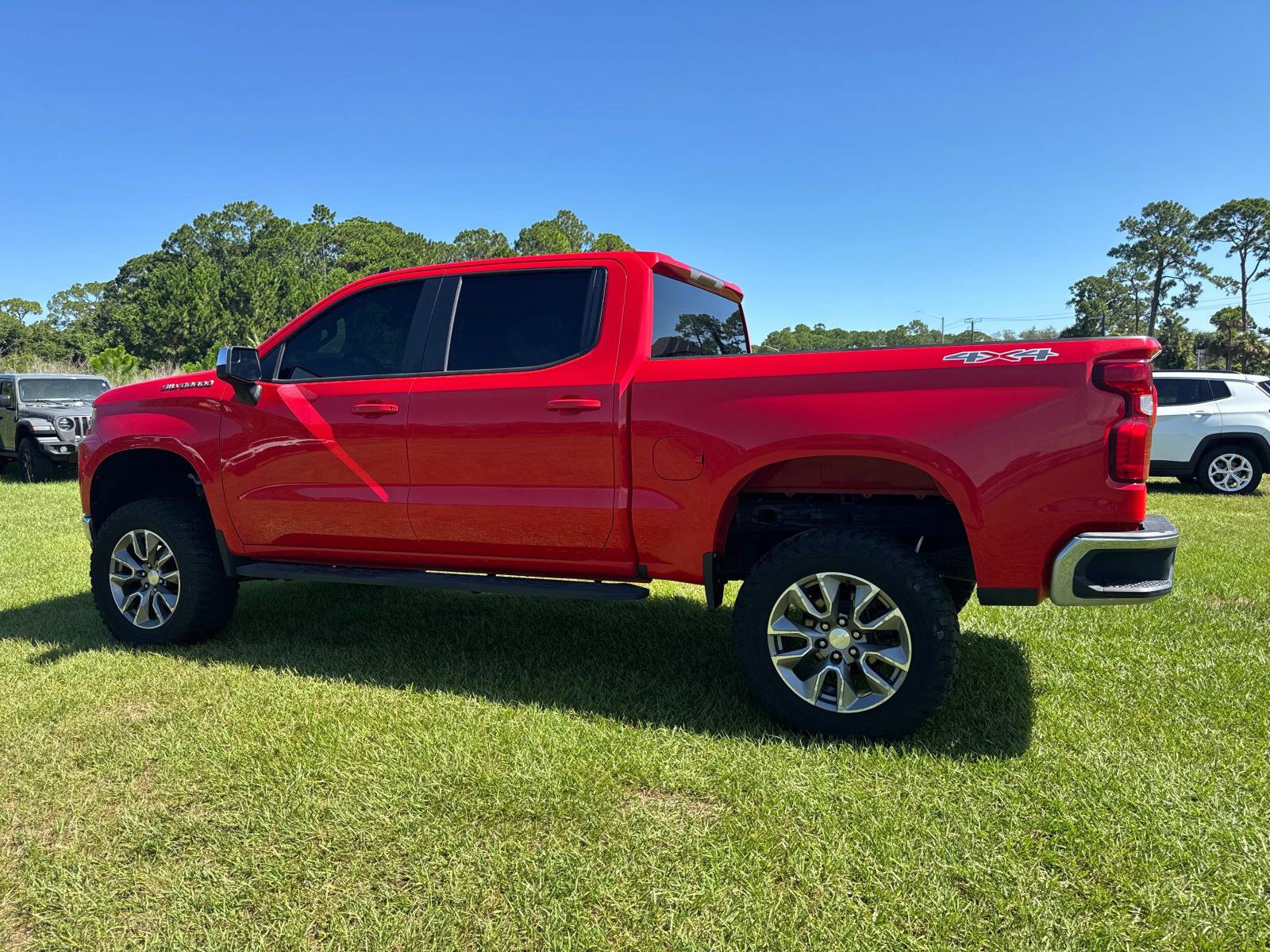 Used 2020 Chevrolet Silverado 1500 LT AWD/4WD image 5