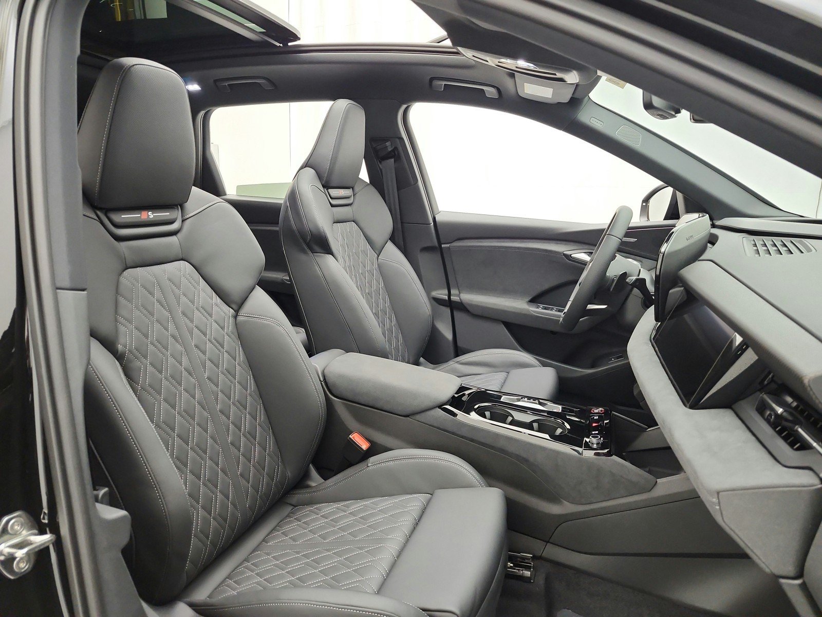 New 2027 Audi SQ6 e-tron Premium Plus AWD/4WD image 15