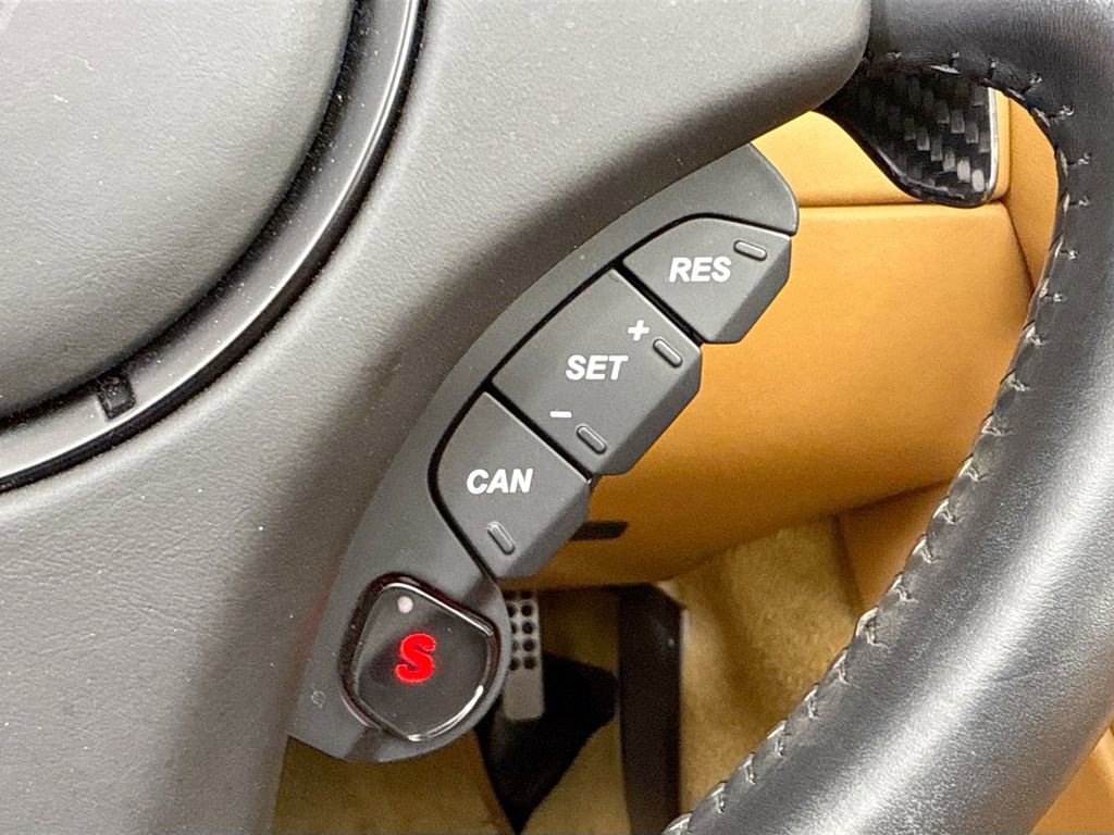 Used 2014 Aston Martin Vanquish Volante image 20