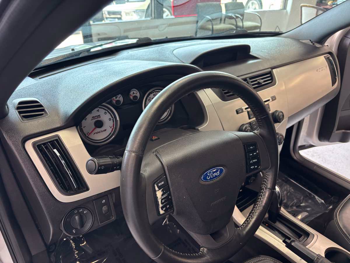 Used 2010 Ford Focus SEL FWD image 13