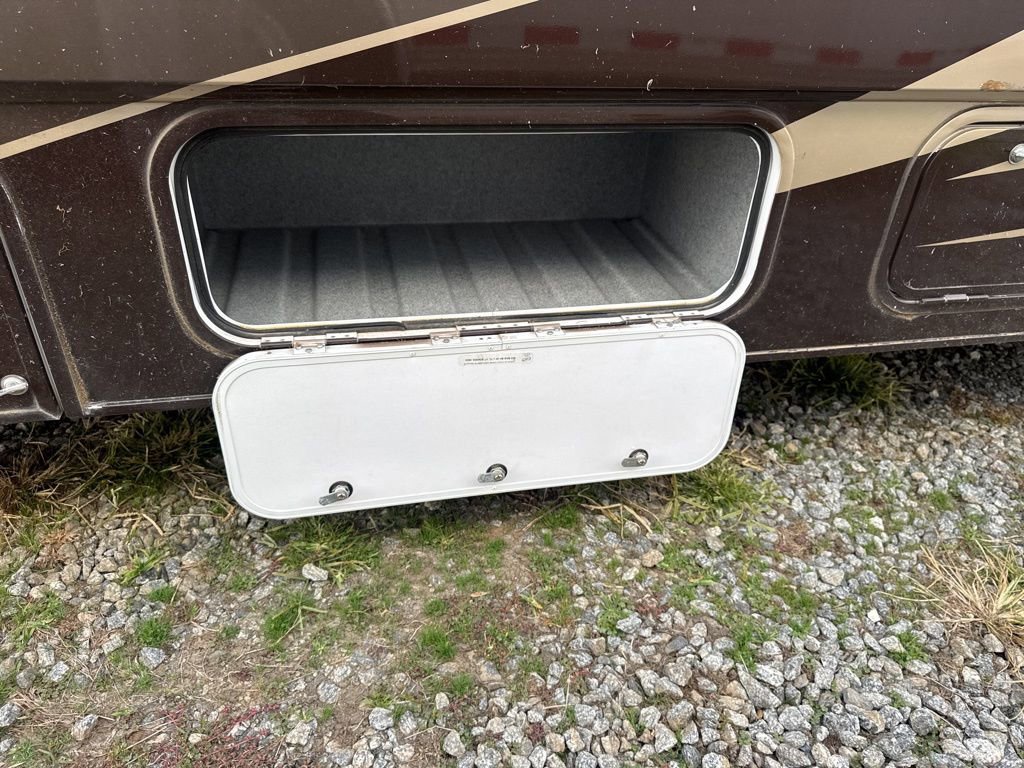 Used 2017 Ford E-450 and Econoline 450 Super Duty w/ Motorhome Prep Package image 17