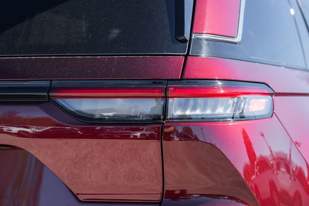 New 2025 Jeep Grand Cherokee Laredo X w/ Luxury Tech Group I image 6