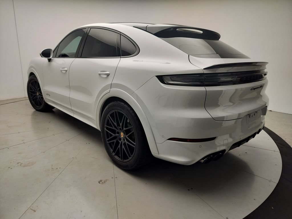 Certified 2025 Porsche Cayenne GTS AWD/4WD image 3