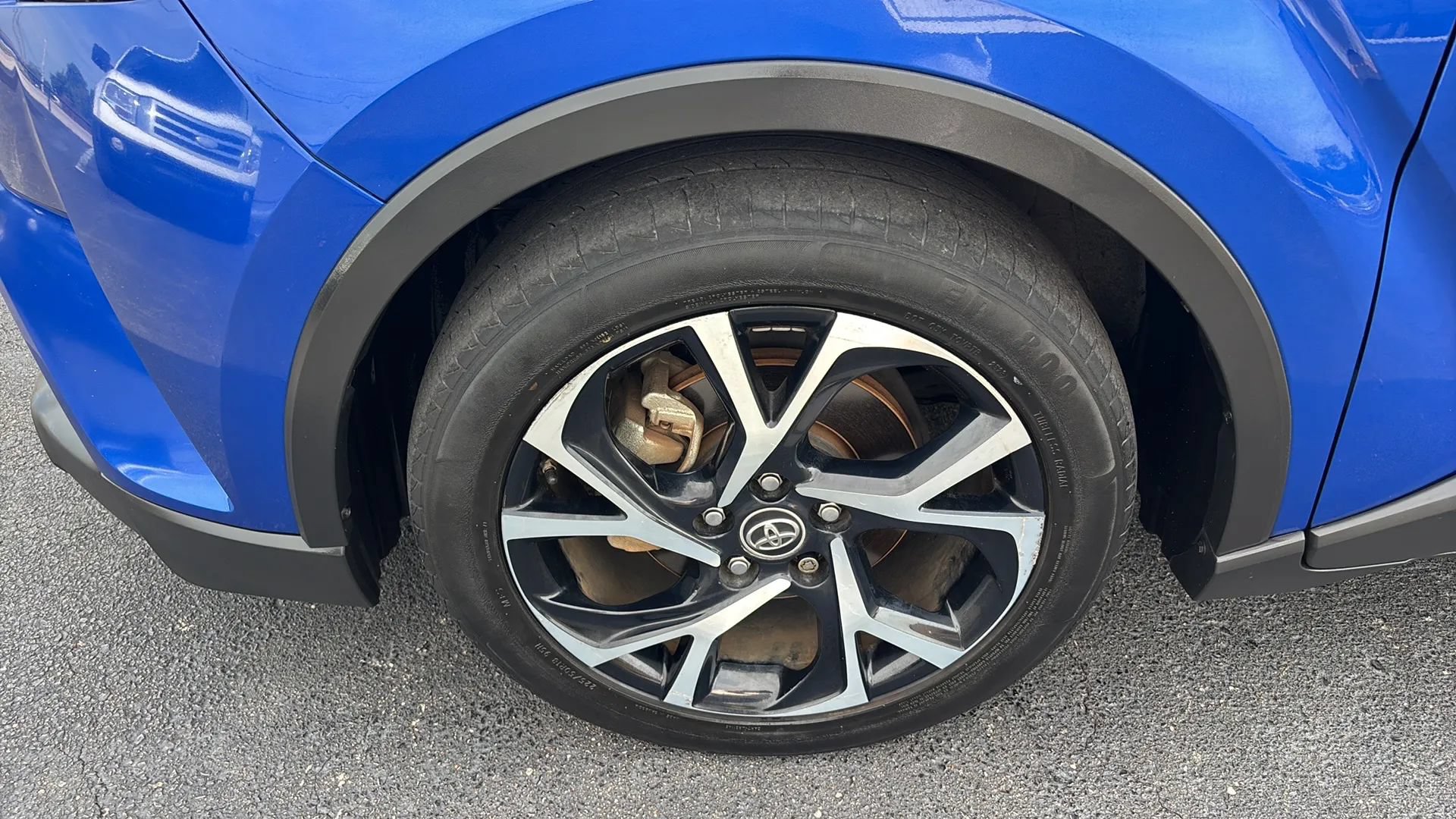 Used 2018 Toyota C-HR XLE FWD image 28