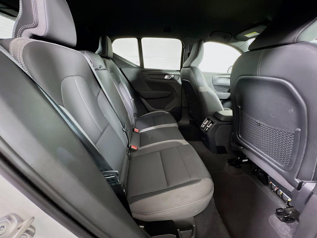 Used 2023 Volvo XC40 Recharge Core image 27