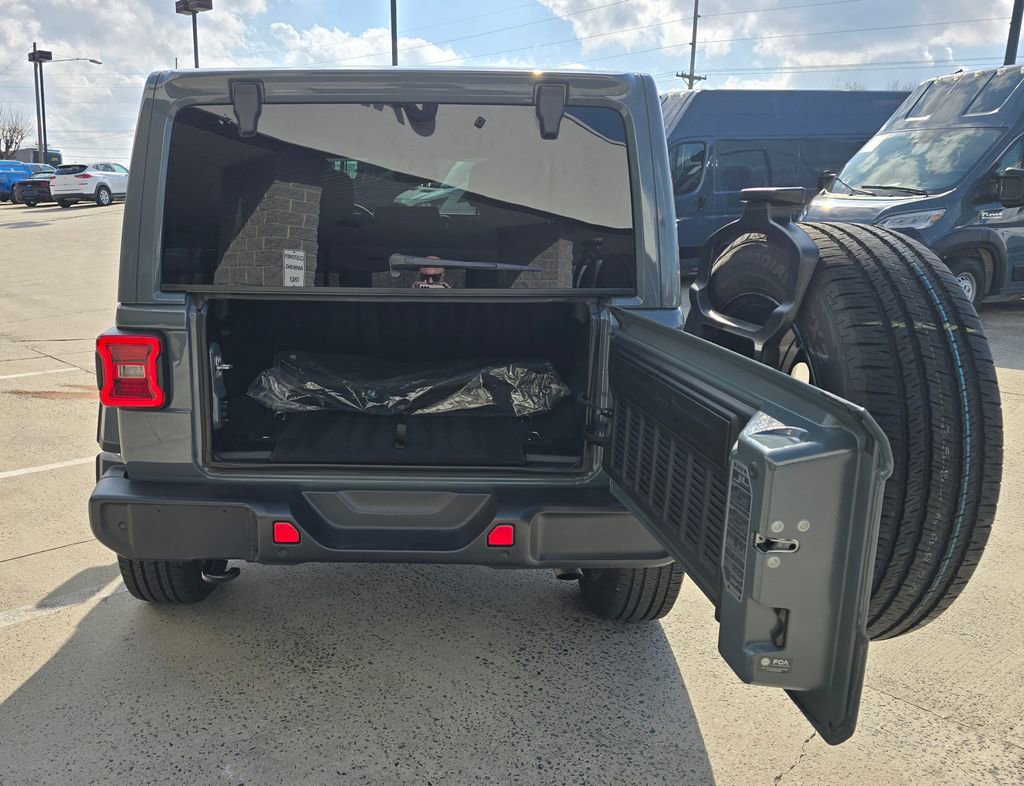 Used 2025 Jeep Wrangler Unlimited Sahara w/ Safety Group image 12