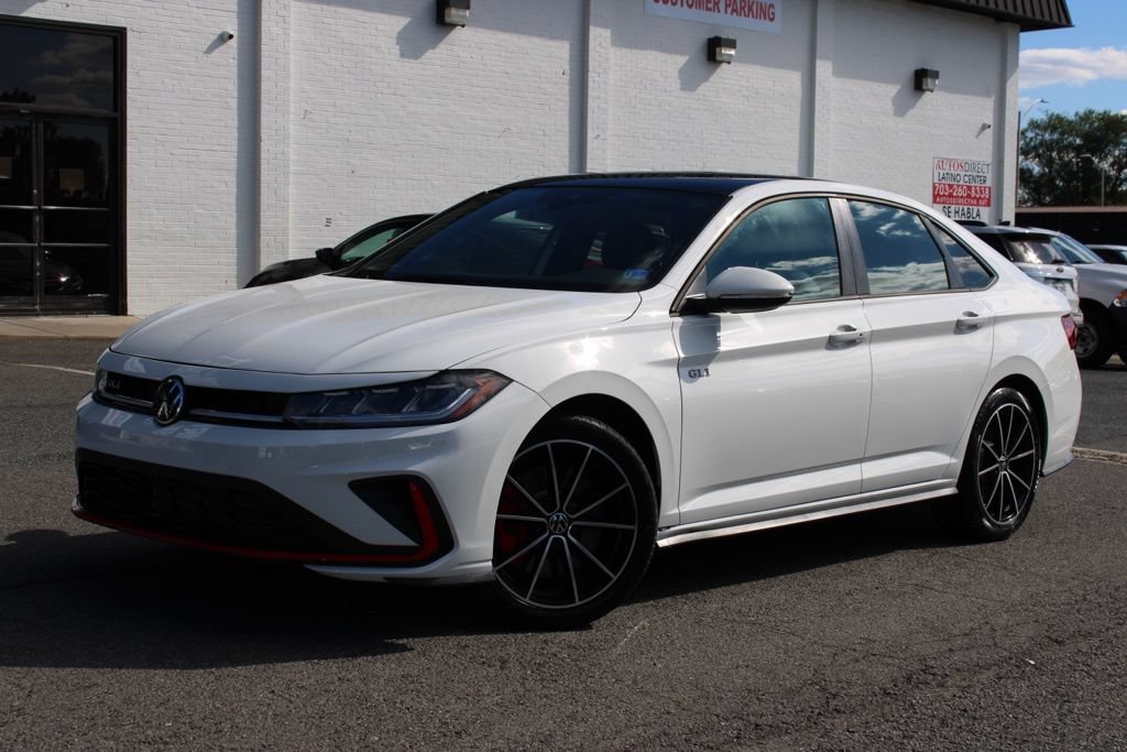 Used 2025 Volkswagen Jetta GLI Autobahn FWD image 2