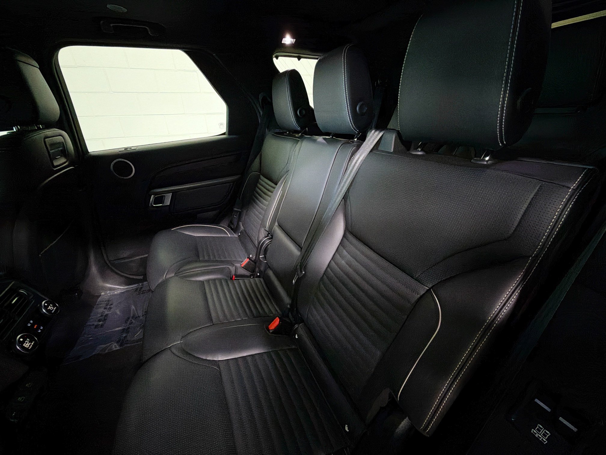 Used 2023 Land Rover Discovery HSE R-Dynamic AWD/4WD image 21