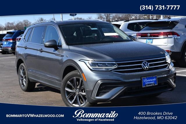 Used 2023 Volkswagen Tiguan SE w/ Panoramic Sunroof Package image 1