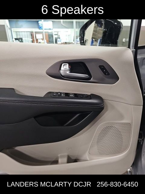Used 2024 Chrysler Pacifica Touring-L image 13