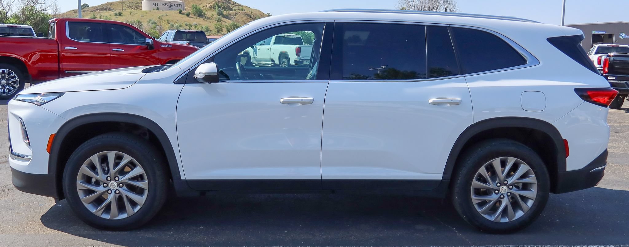 Used 2026 Buick Enclave Preferred FWD image 1