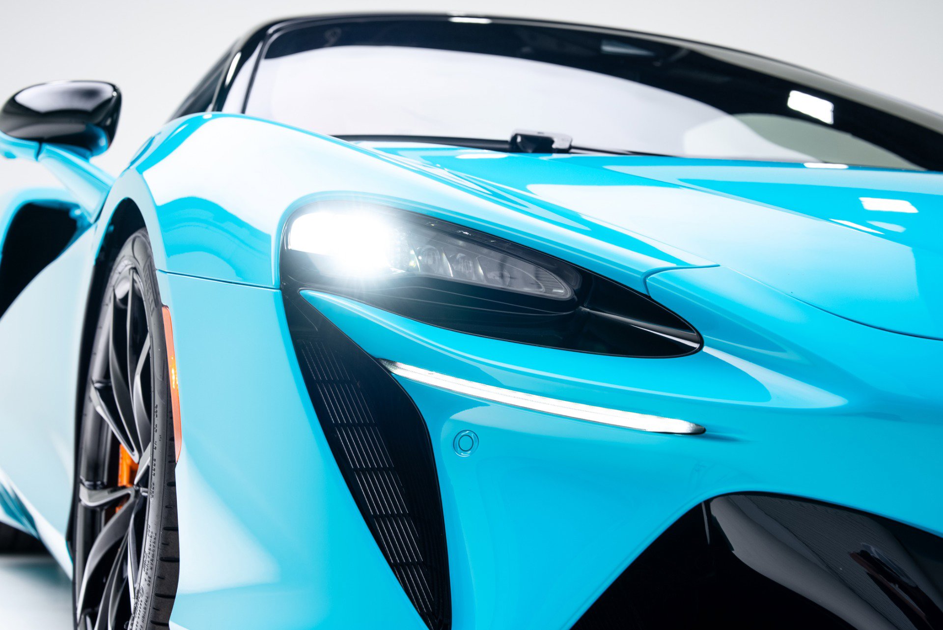 Used 2023 McLaren Artura image 57