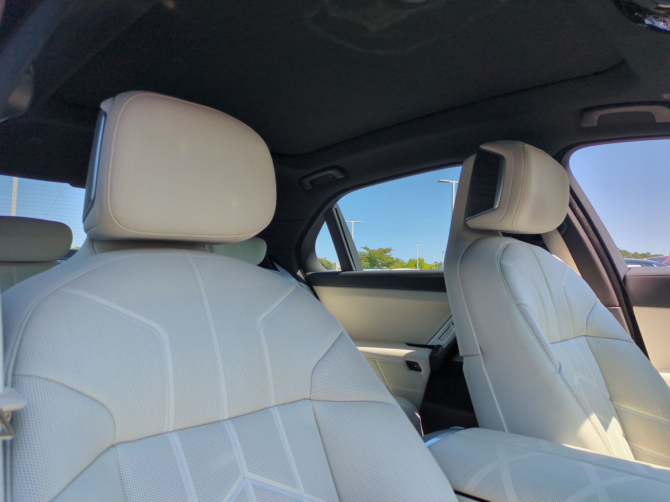 Certified 2025 BMW 740i RWD image 34