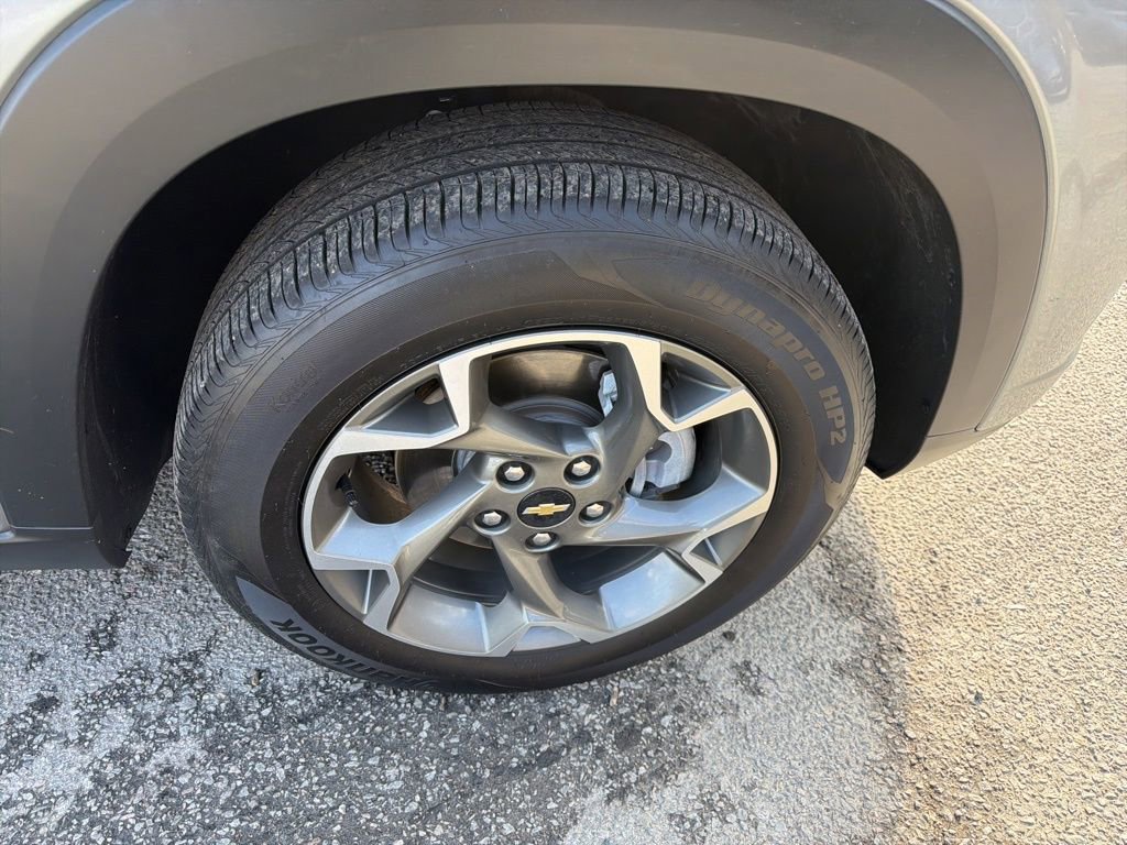 Used 2025 Chevrolet Trax LT image 16