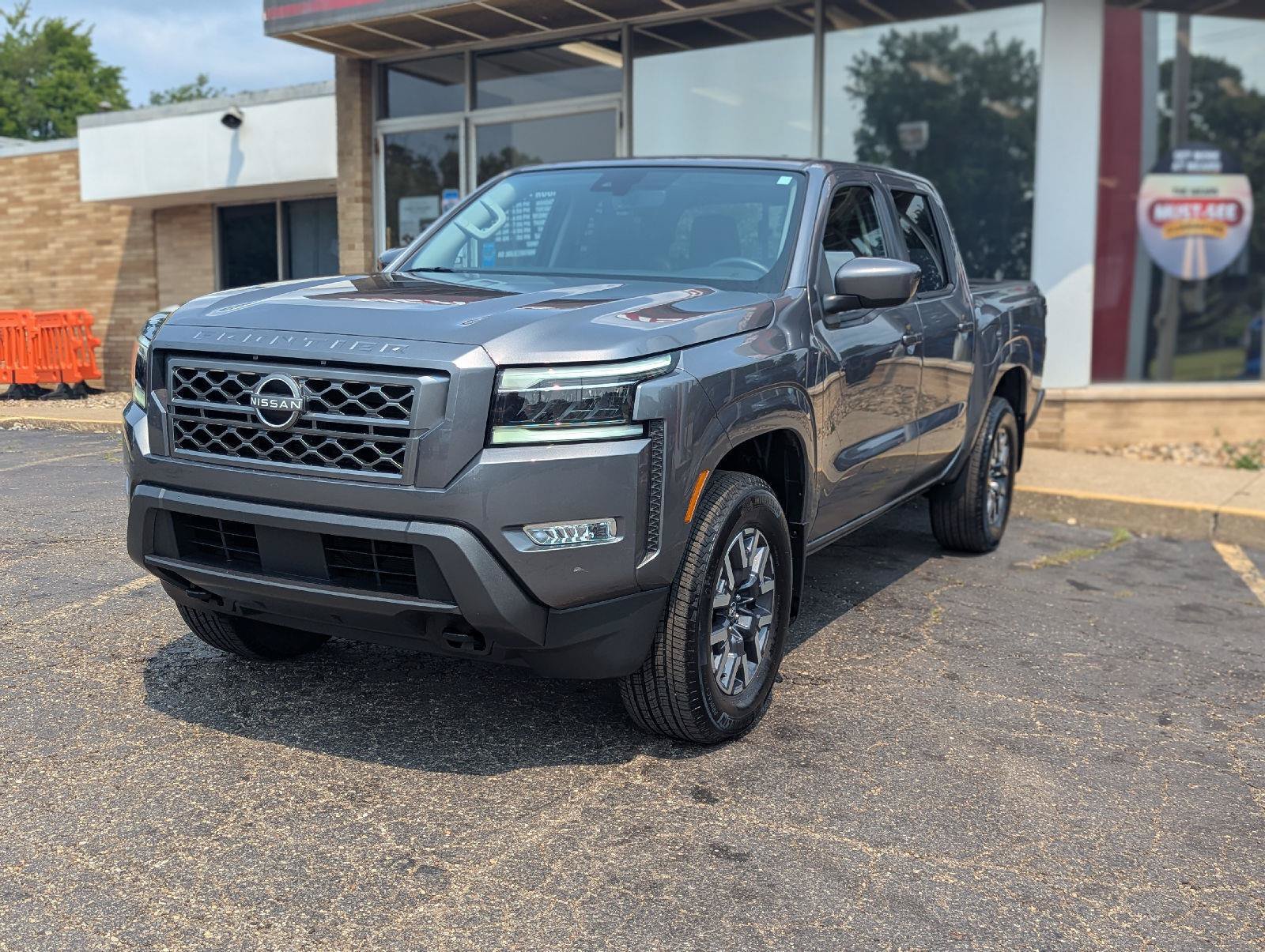 Used 2024 Nissan Frontier SL w/ Technology Package AWD/4WD image 9