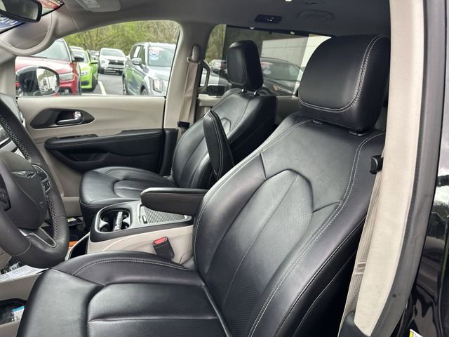 Used 2024 Chrysler Pacifica Touring-L FWD image 15