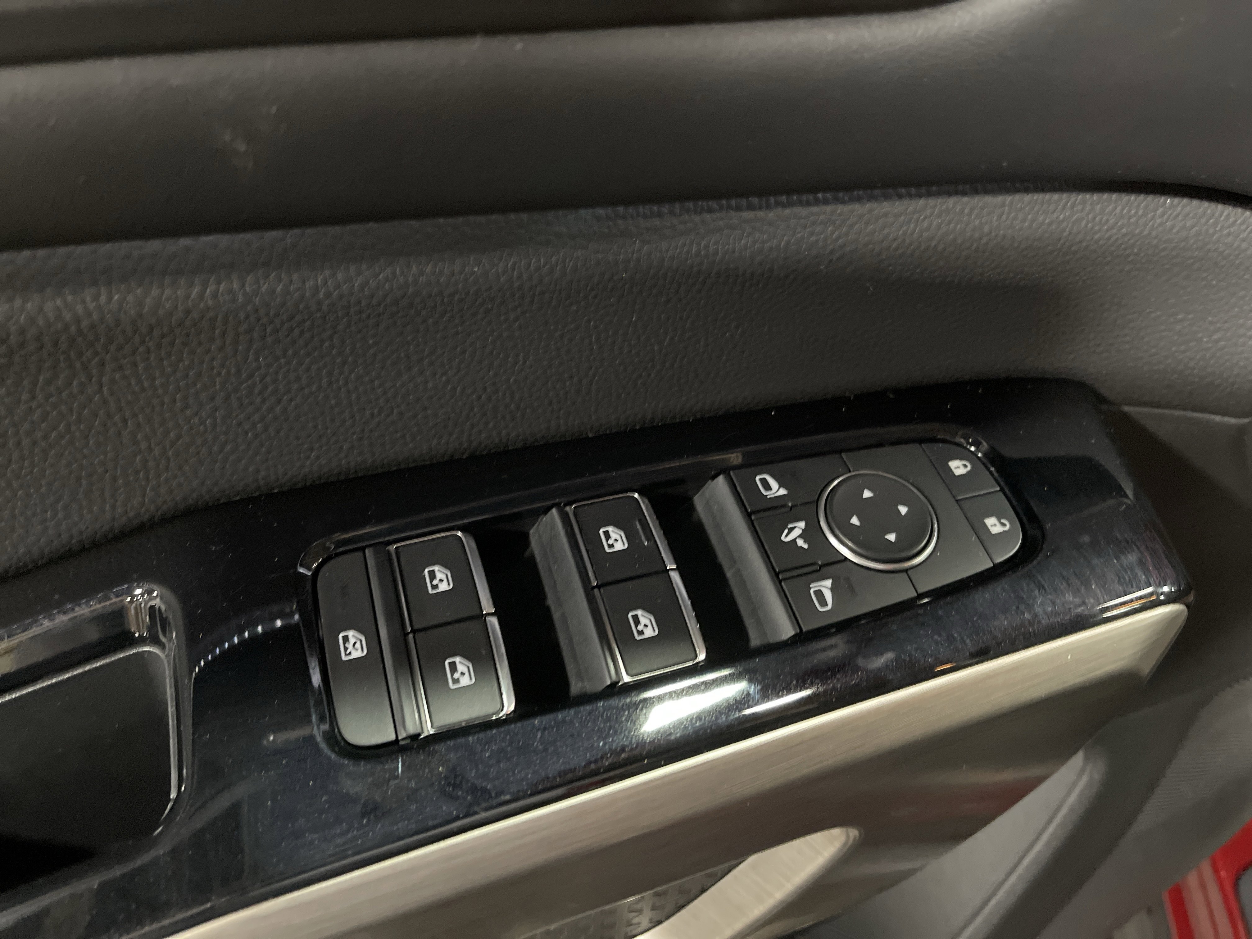 Used 2023 Nissan Pathfinder Platinum image 10