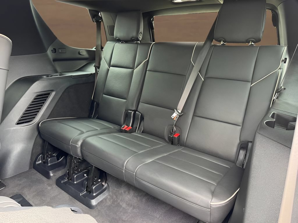 Certified 2025 Cadillac Escalade Premium Luxury AWD/4WD image 16