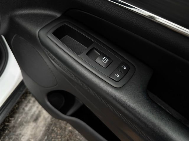 Used 2019 Jeep Grand Cherokee Limited image 16