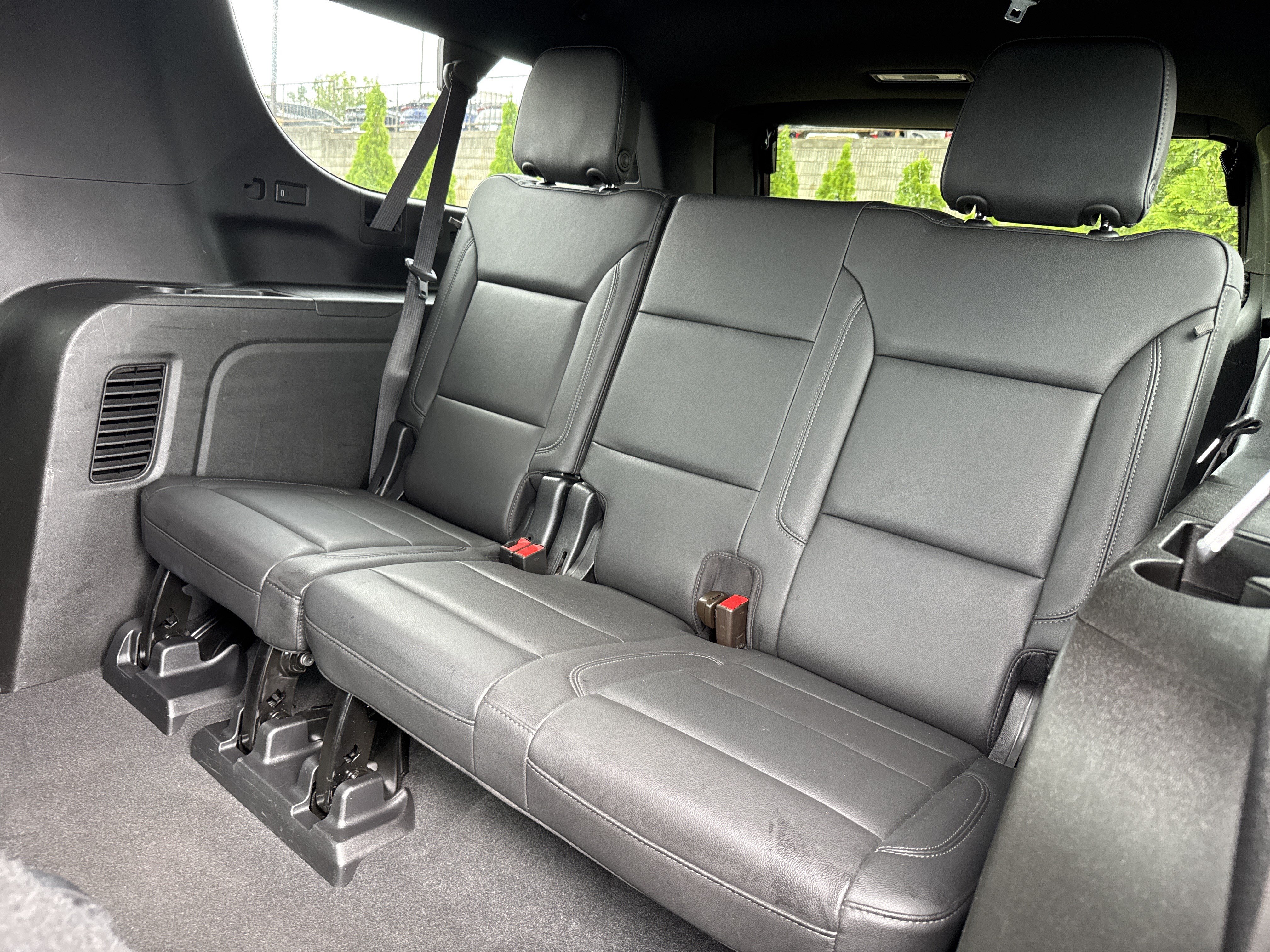 Used 2022 Chevrolet Suburban LT w/ Luxury Package AWD/4WD image 32