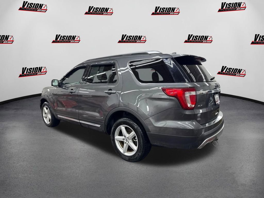 Used 2017 Ford Explorer XLT w/ Equipment Group 202A image 7