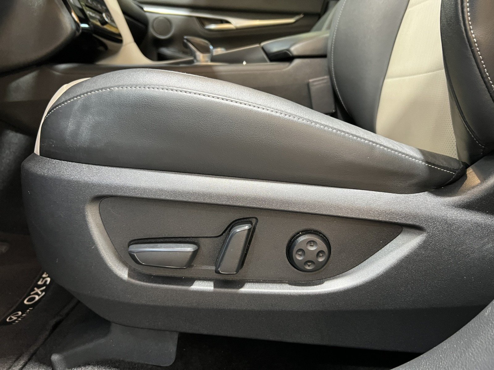 Used 2023 INFINITI QX55 Luxe w/ Cargo Package AWD/4WD image 22