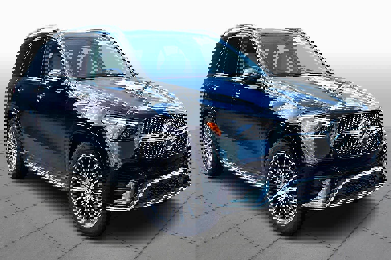 Used 2025 Mercedes-Benz GLE 350 4MATIC image 3