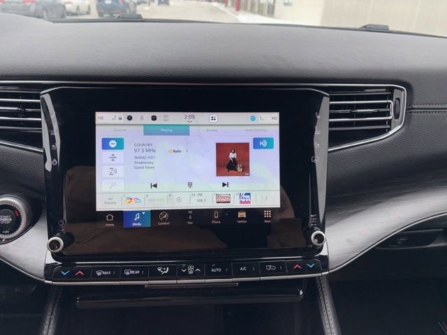 Used 2023 Jeep Wagoneer L Series II w/ Premium Group I image 13