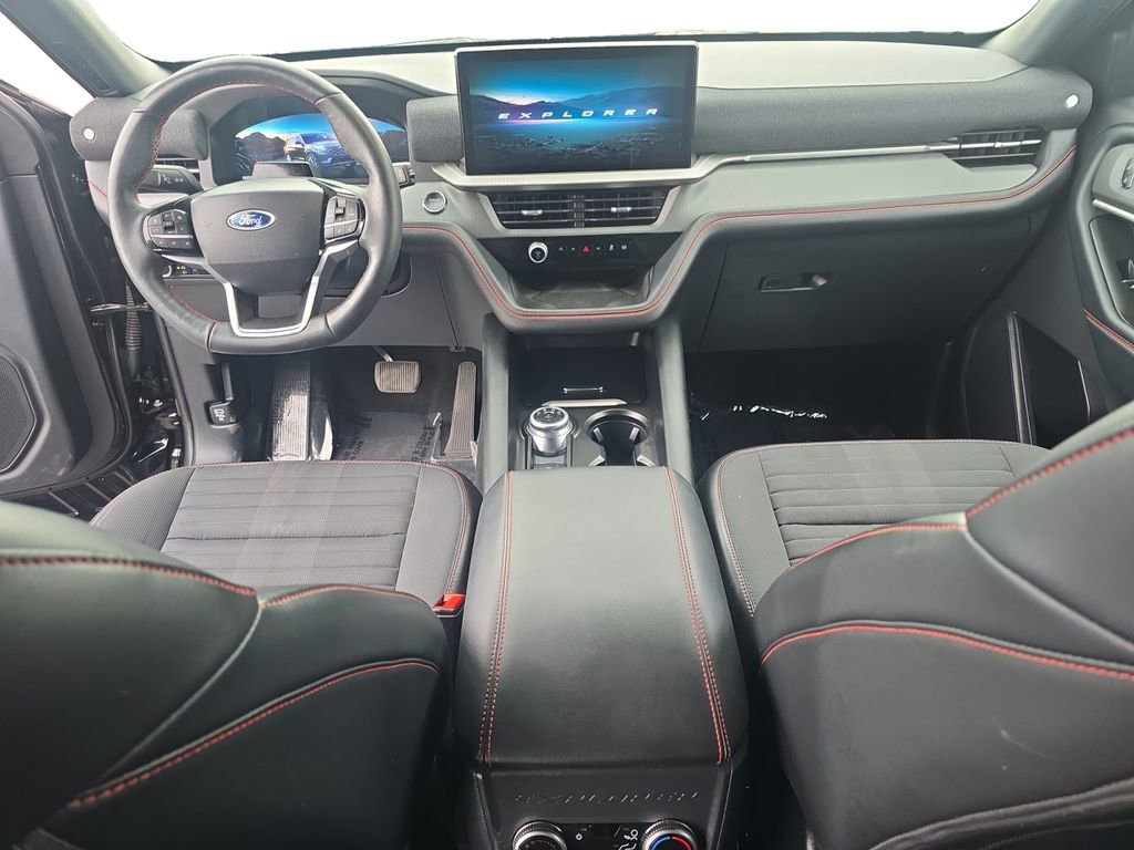 Used 2025 Ford Explorer ST-Line w/ ST-Line Street Pack image 11