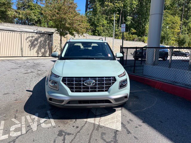 Used 2025 Hyundai Venue Limited FWD image 2