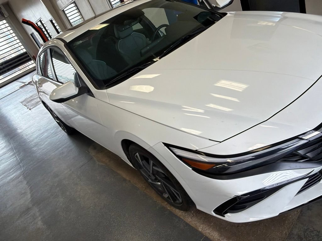 Used 2025 Hyundai Elantra Limited FWD image 1
