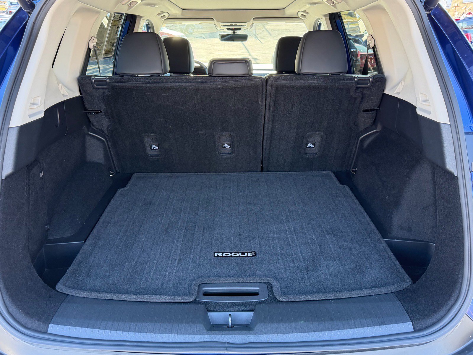 Used 2023 Nissan Rogue SV w/ SV Premium B Package image 22