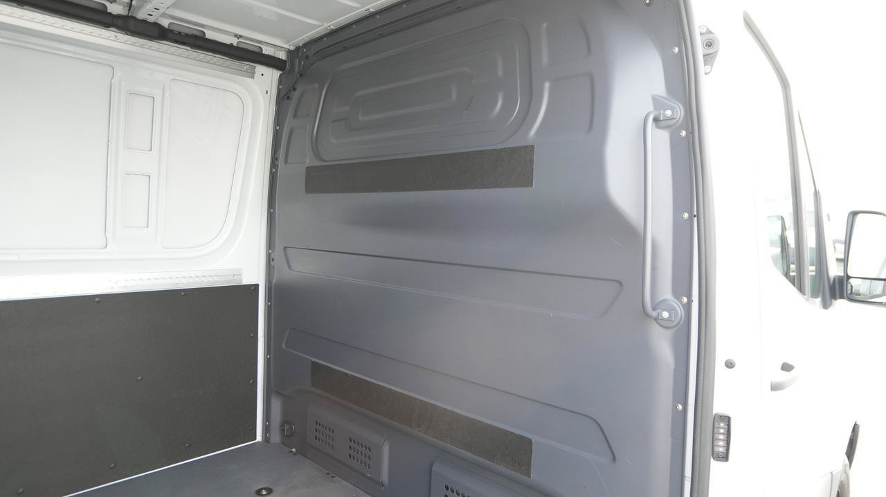 Used 2025 Mercedes-Benz Sprinter 2500 image 11