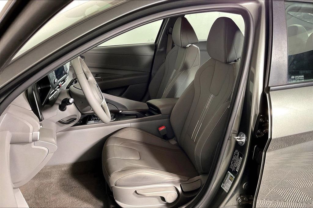 Used 2025 Hyundai Elantra Sport image 23